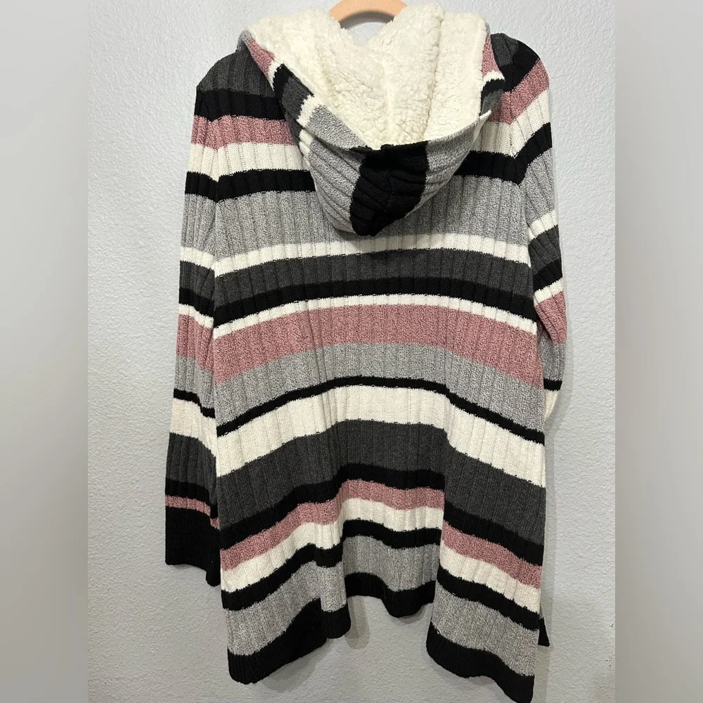 EUC No Boundaries Women's Striped Cardigan - Black, Gray, Pink, White - Picture 2 of 4